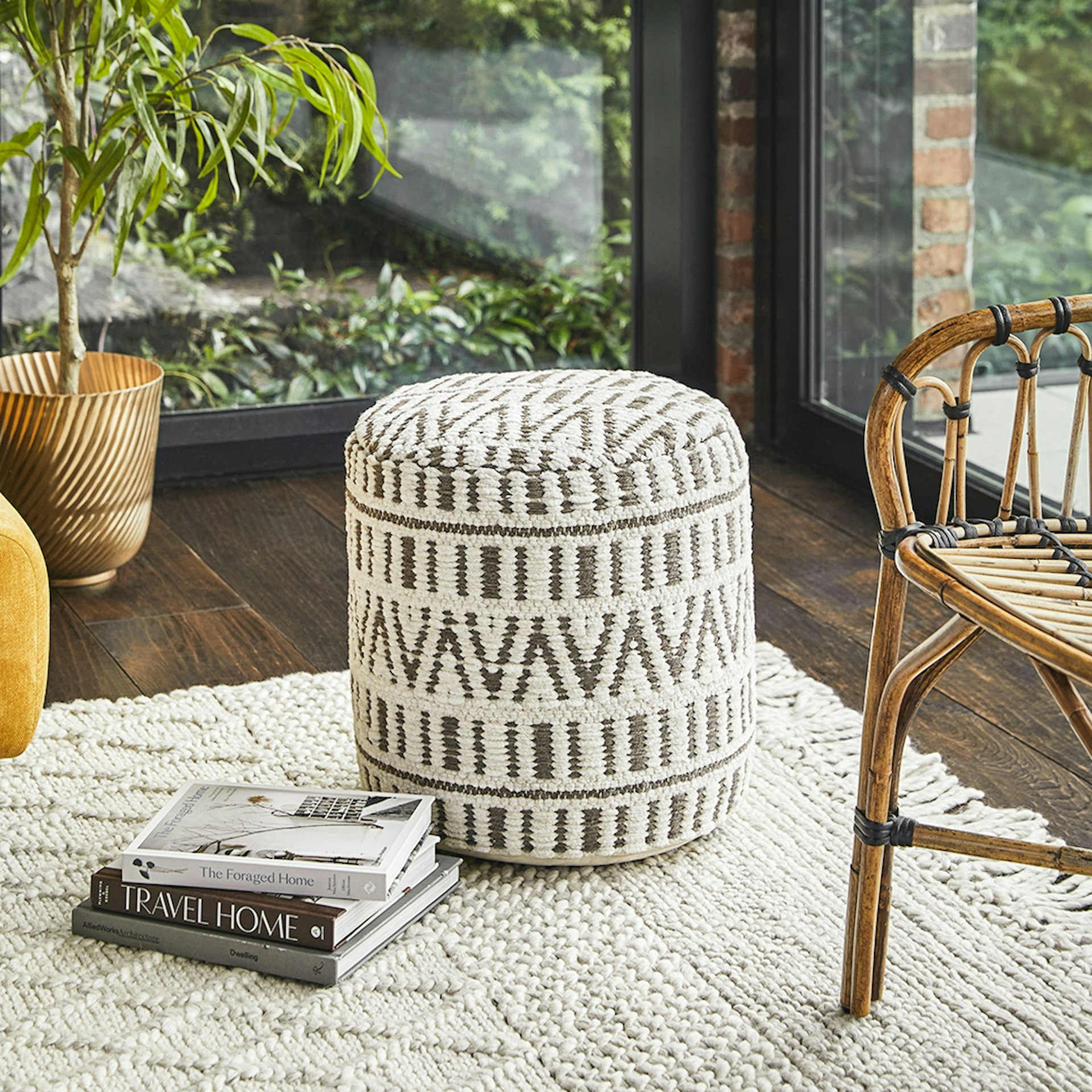Bamba 16" Pouf
