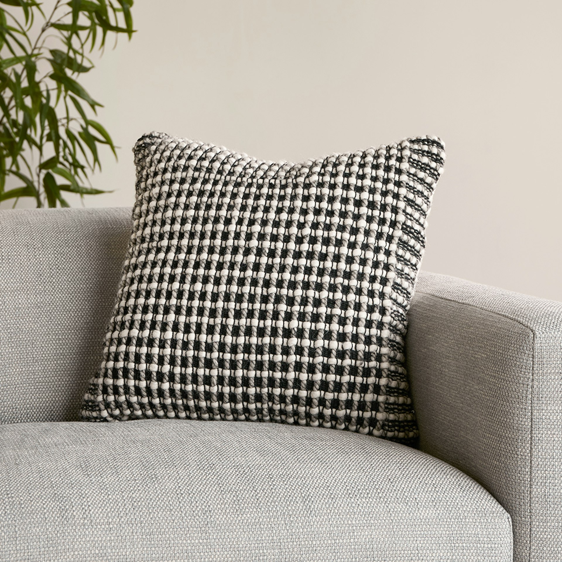 Ren Large Pillow - Black Weave