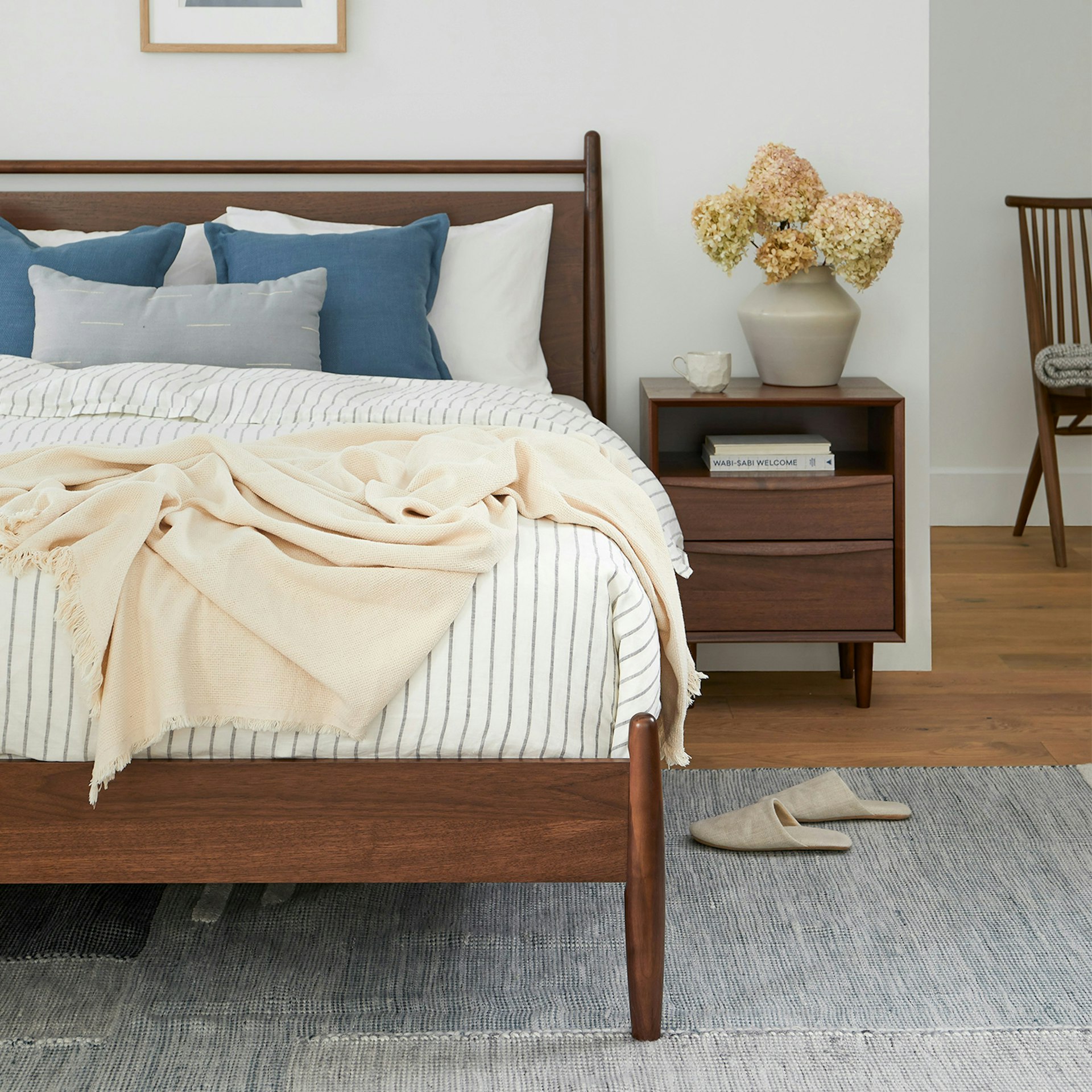 Lenia Queen Panel Bed - Walnut